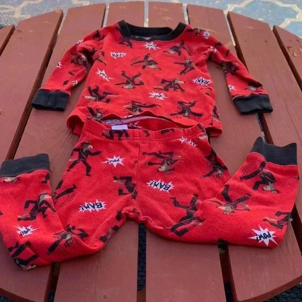 Carter’s two piece medium weigh pyjama set